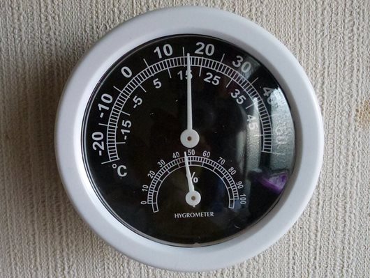 100均の温湿度計.JPG